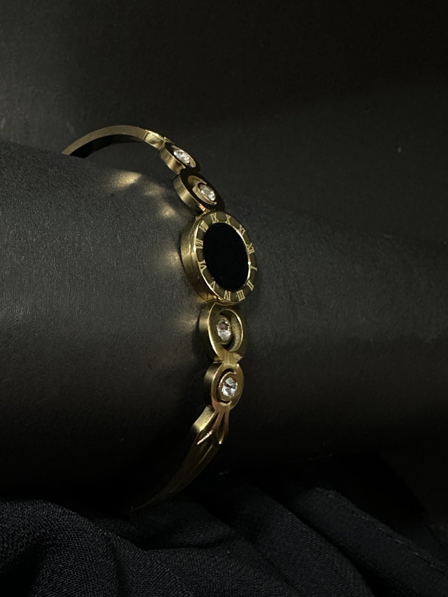Classic Roman Noir Bangle