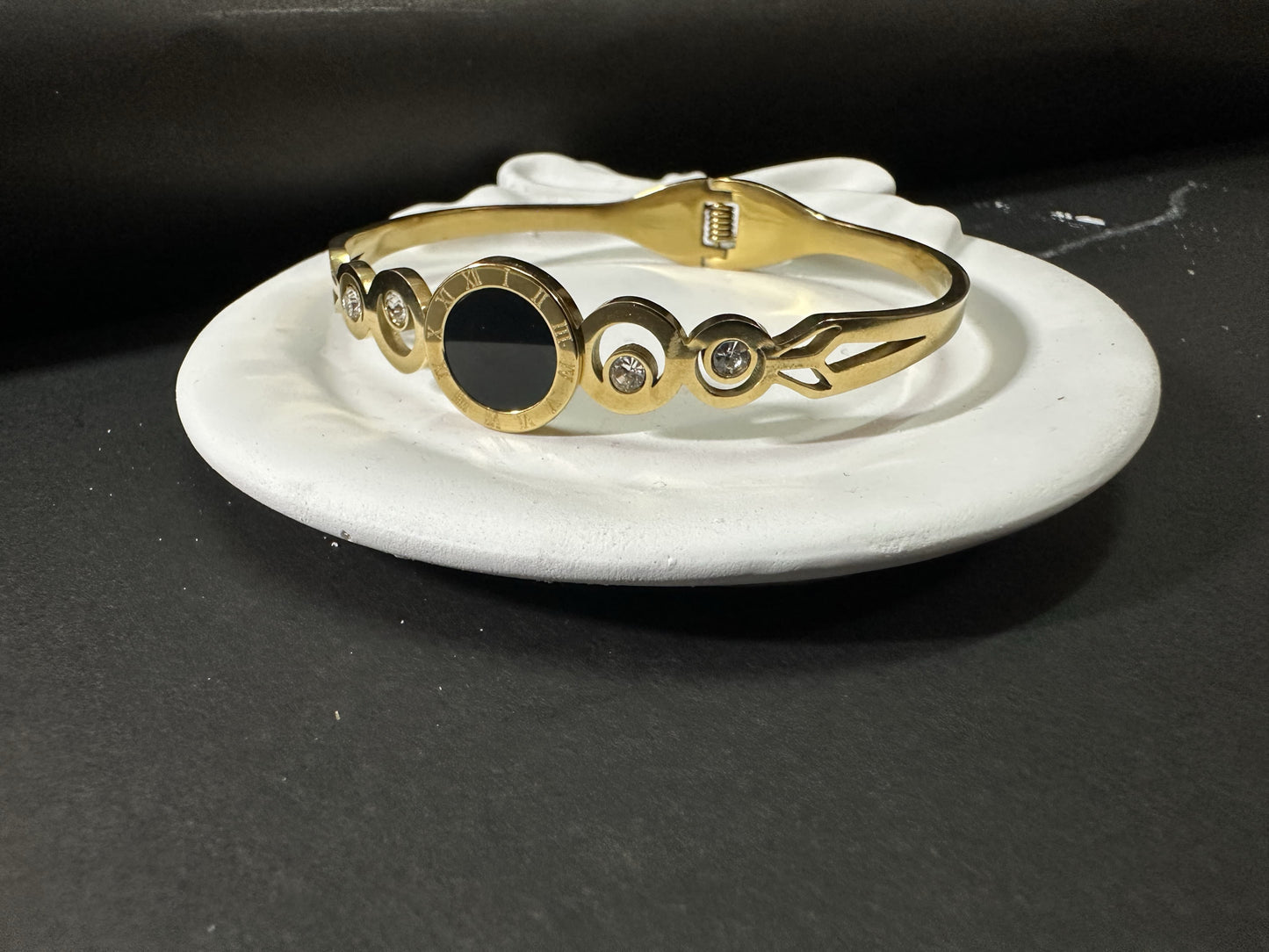 Classic Roman Noir Bangle