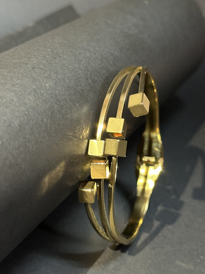 Minimal modern cube bracelet (Geometric Elegance)