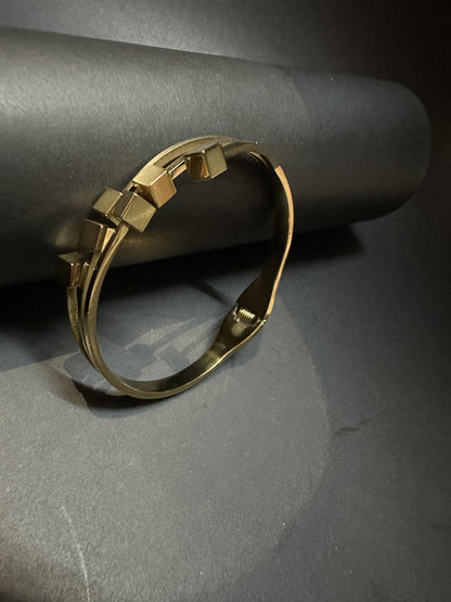 Minimal modern cube bracelet (Geometric Elegance)