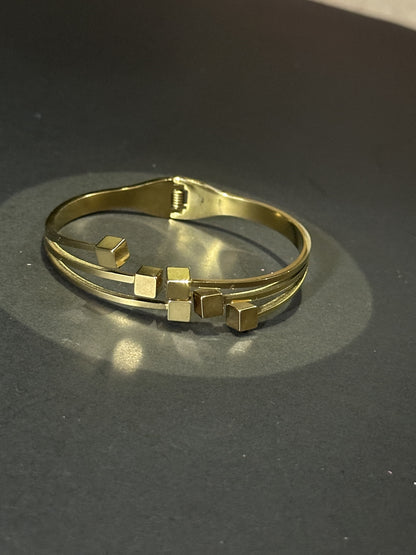 Minimal modern cube bracelet (Geometric Elegance)