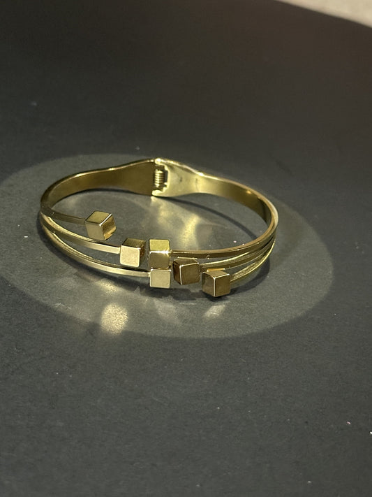 Minimal modern cube bracelet (Geometric Elegance)