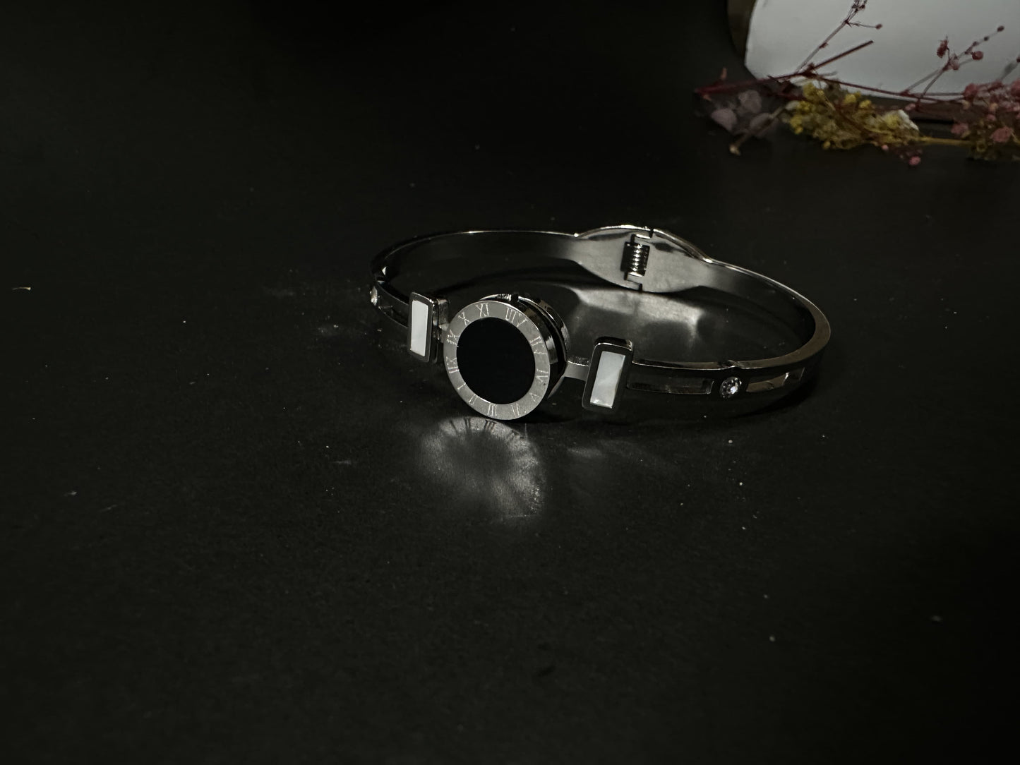 Stainless steel korean inspired handcuff