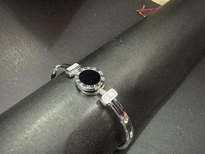 Stainless steel korean inspired handcuff