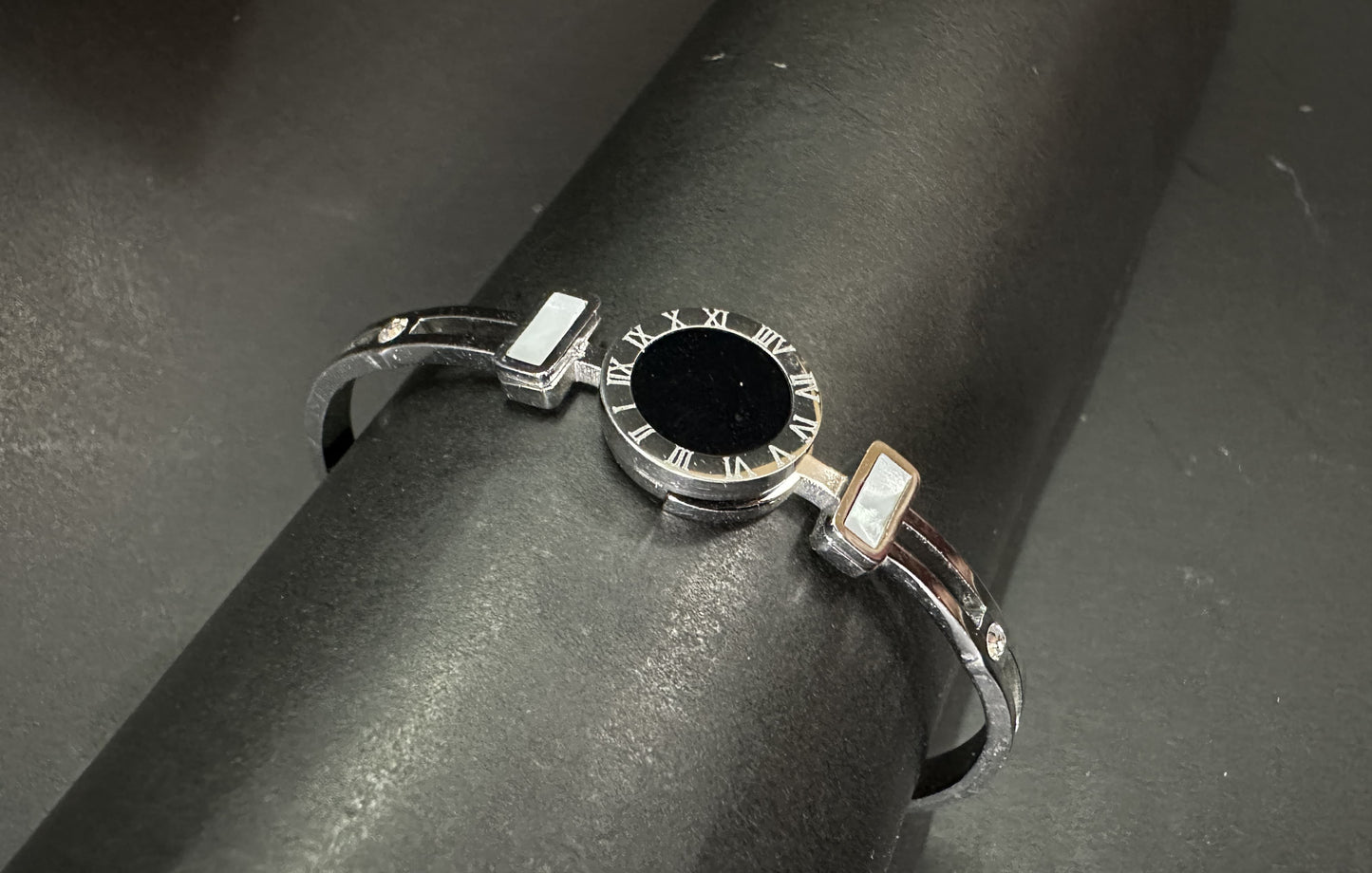 Stainless steel korean inspired handcuff