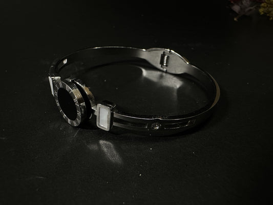 Stainless steel korean inspired handcuff