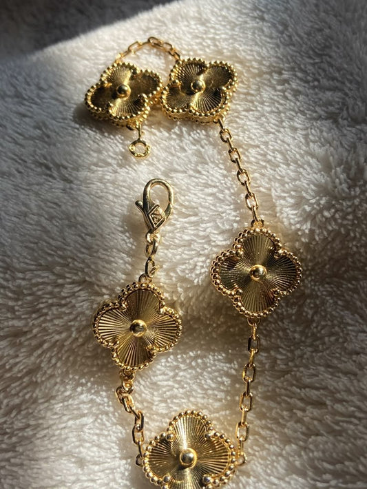 Premium Golden Four-Leaf Clover Bracelet (Copy)