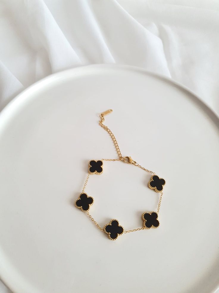 Premium Four-Leaf Clover Bracelet