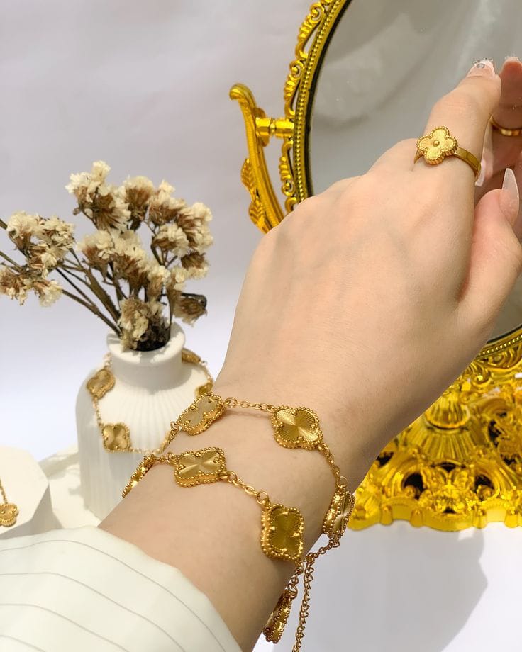 Premium Golden Four-Leaf Clover Bracelet (Copy)