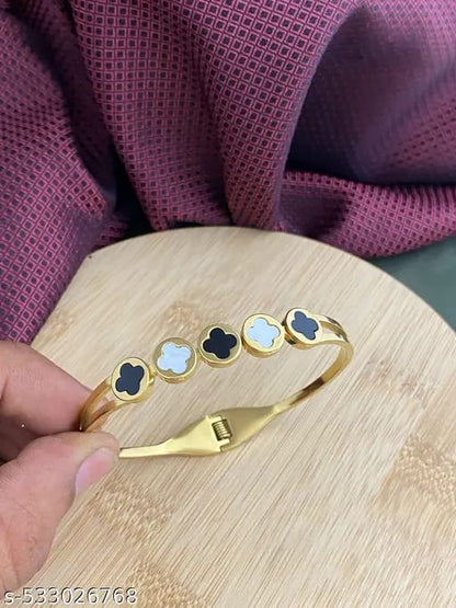 Elegant Clover Charm Bracelet – Gold & Enamel Finish