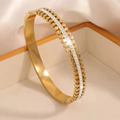Golden Grace Diamond-Cut Handcuff