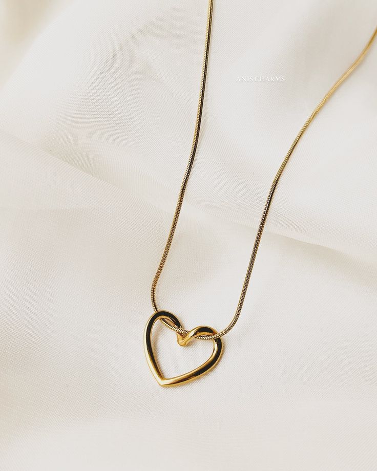 Golden Heart Elegance Necklace