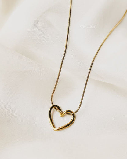 Golden Heart Elegance Necklace