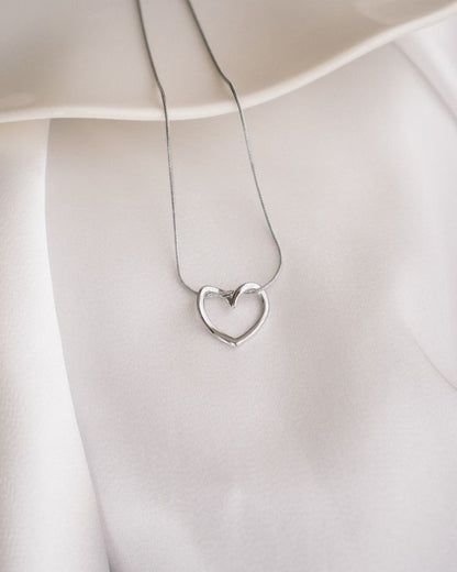 Golden Heart Elegance Necklace