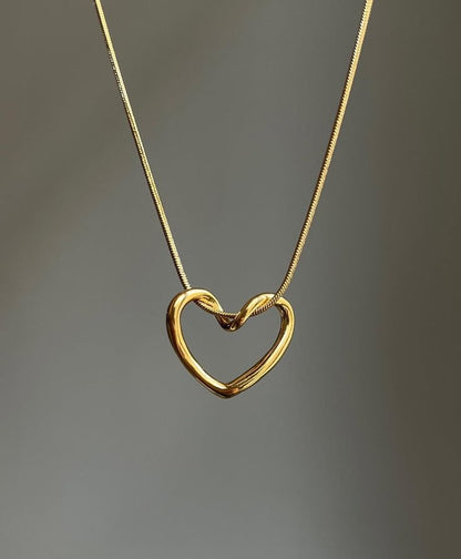 Golden Heart Elegance Necklace